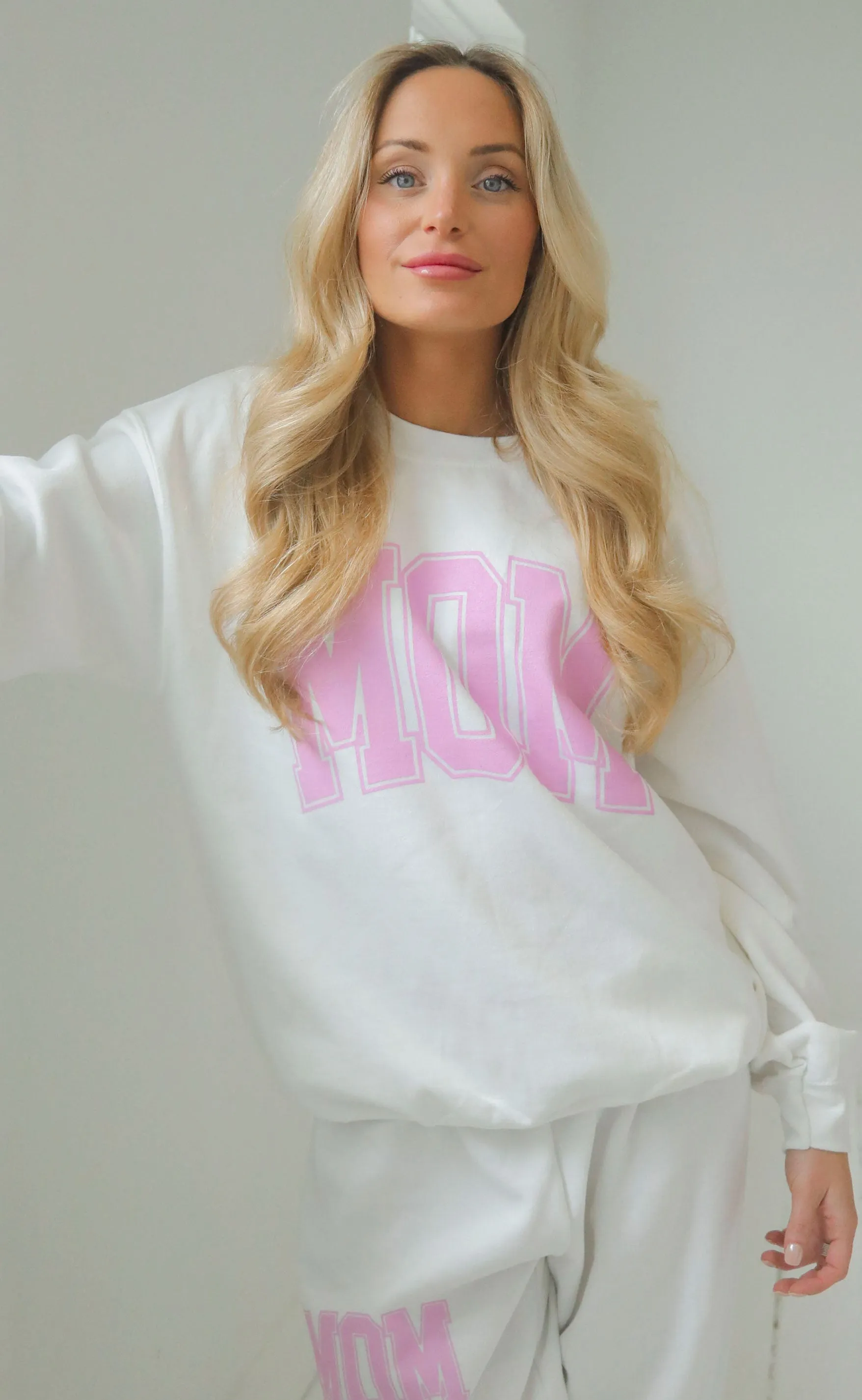 friday   saturday: mom sweatshirt - pink