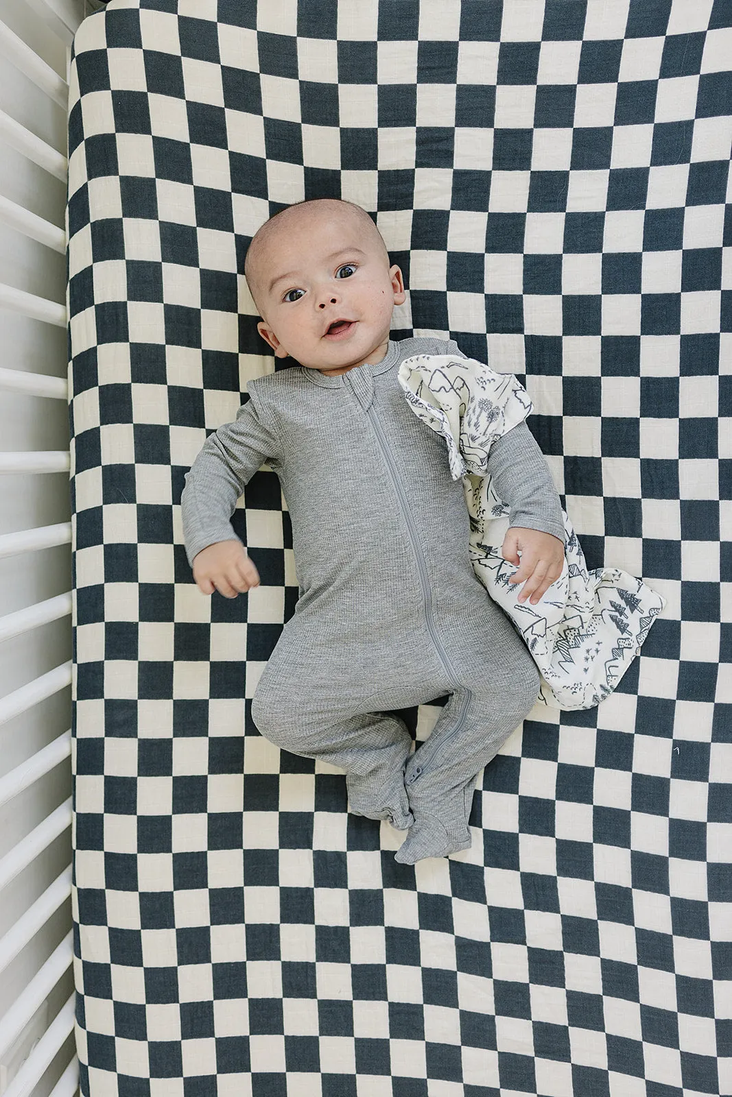 Mebie Baby Charcoal Checkered Muslin Crib Sheet