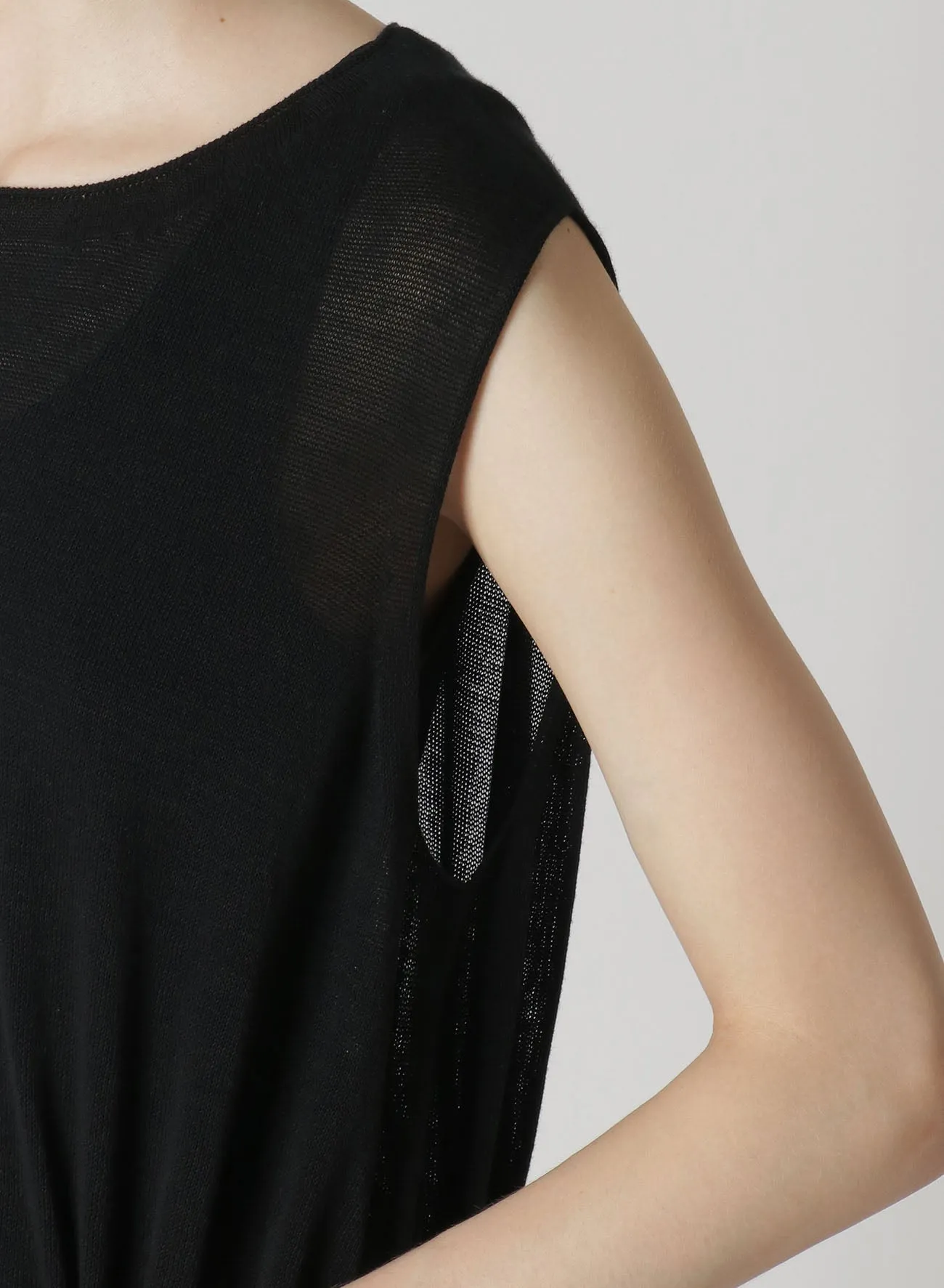 PLAIN STITCH / CHAIN STITCH WHOLEGARMENT SLEEVELESS TOP